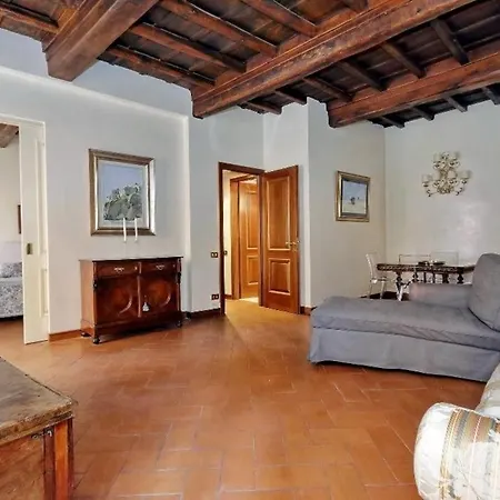 Trevi Halldis Apartman *