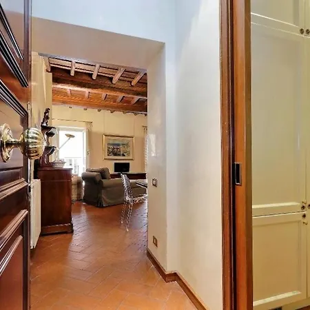Trevi Halldis Apartman